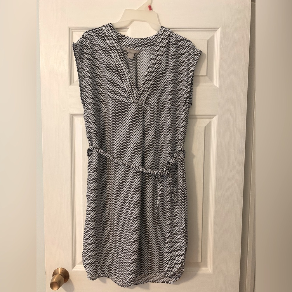 H&M Navy and White Patterned T-shirt dress with tie